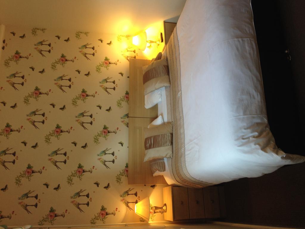 The Bebington Bed & Breakfast エクステリア 写真